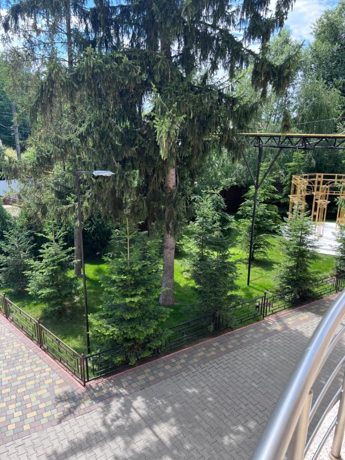 Готель Баронський Двір Czernowitz Exterior foto